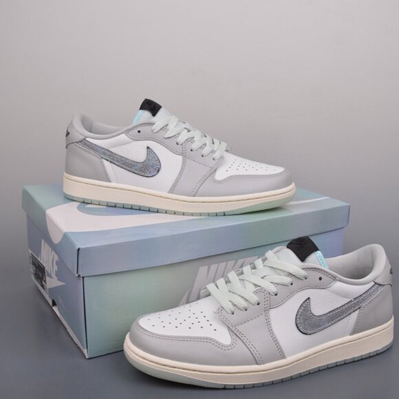 Jordan 1 Retro Low Snekaer Gray - Picture 1 of 9